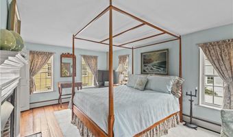 11 Cross St, Newport, RI 02840