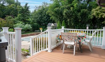 34 Michele Dr, Middletown, NJ 07748