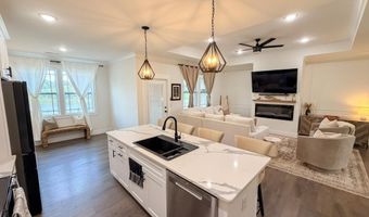 637 Berry Rd, Boiling Springs, SC 29316