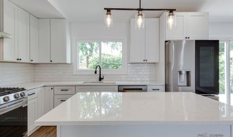 522 N Castle Rd, Addison, IL 60101