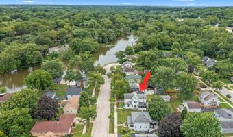 27 Center St, Algonquin, IL 60102