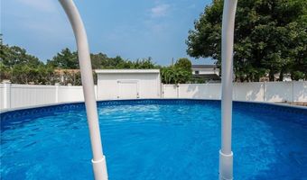 14 Wenscott Ln, North Providence, RI 02904