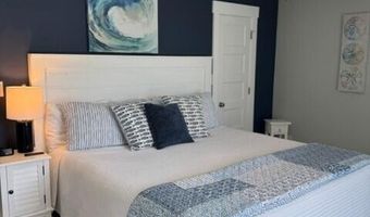 102 W Dobbs St, Atlantic Beach, NC 28512