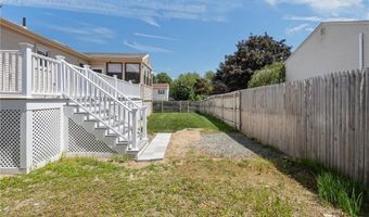 2 Dogwood Dr, Cranston, RI 02921