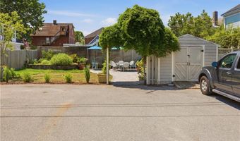 15 Ayrault St, Newport, RI 02840