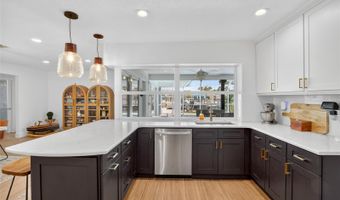 6337 COCOA Ln, Apollo Beach, FL 33572