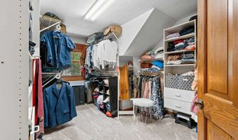 3901 N MILLWOOD Dr, Appleton, WI 54913
