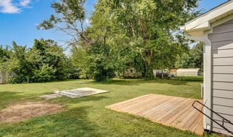 116 E Hadley St, Aurora, MO 65605
