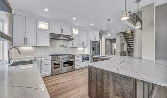 405 Club Dr W, Aurora, OH 44202