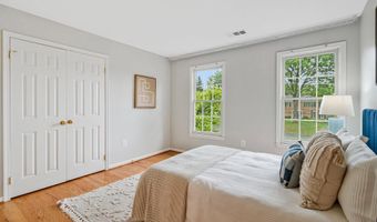 9908 KENTSDALE Dr, Potomac, MD 20854