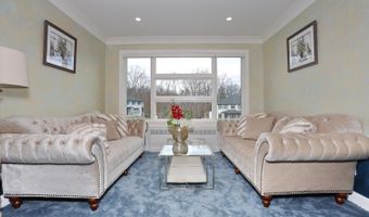 13 Autumn Ct, Airmont, NY 10901