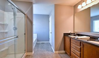 1128 Kingsmill Dr, Algonquin, IL 60102
