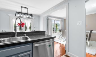 932 LAKE OVERLOOK Dr, Bowie, MD 20721