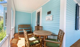 58 Second St, Newport, RI 02840