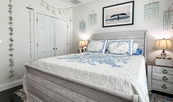 242 15th St, Apalachicola, FL 32320
