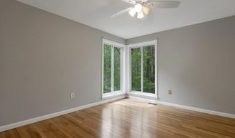 16 Old Manchester Rd, Amherst, NH 03031