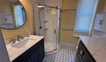 35 Elm St B, Newport, RI 02840