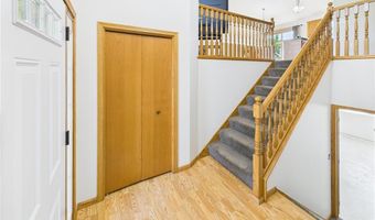 985 Waters Edge Cir, Avon, MN 56310