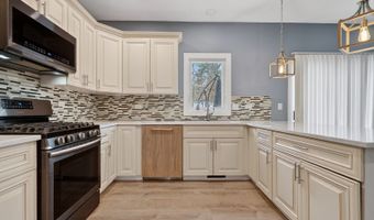 1920 Jester Ln, Algonquin, IL 60102