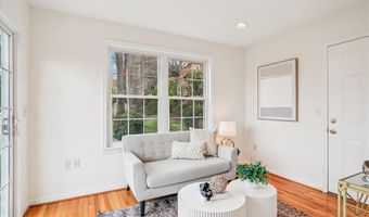 941 N MCKINLEY Rd, Arlington, VA 22205