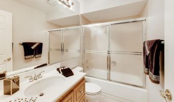 611 W Whiting Ln, Arlington Heights, IL 60004