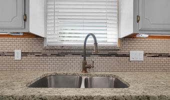605 Cambridge Dr, Altus, OK 73521