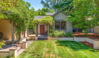 586 B St, Ashland, OR 97520