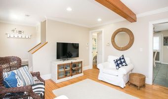 45 Holland St, Newport, RI 02840