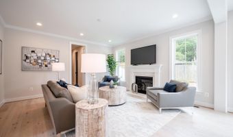 2119 N HARRISON St, Arlington, VA 22205