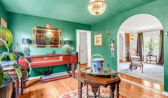 8 Sunny Ridge Dr, Asheville, NC 28804
