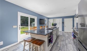 35 Provident Pl, Coventry, RI 02816