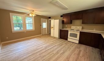 629 Portage Lakes Dr, Akron, OH 44319