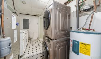 935 Breezewood Cir, Altoona, IA 50009