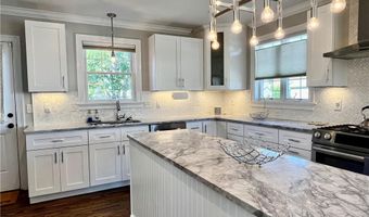 24 Stockholm St, Newport, RI 02840
