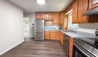 238 W Skyline Dr, Ballwin, MO 63011