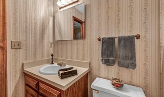 2 Sachem Dr, Cromwell, CT 06416