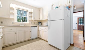 8 Pine Acres Rd, Amherst, NH 03031
