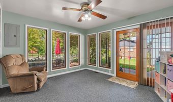 2 Oakmont Ct, Beech Grove, IN 46107