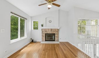 2692 S Embers Ln, Arlington Heights, IL 60005