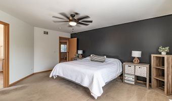 992 Neuhaven Dr, Antioch, IL 60002