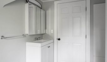 11 Kossuth St, Bangor, ME 04401