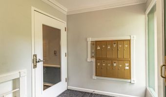 711 E Falcon Dr 201, Arlington Heights, IL 60005