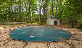 160 Pelican Rd, Middletown, NJ 07748