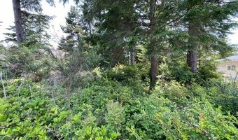 12 Th Ct, Bandon, OR 97411