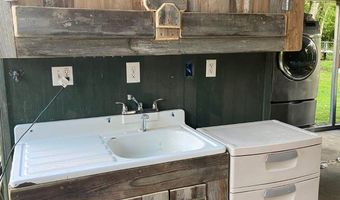 988 S Emerald Isle, Alderson, WV 24910