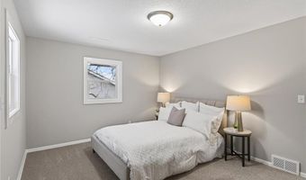 907 40th Ln, Anoka, MN 55303