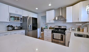 1350 W Barnwall Dr, Addison, IL 60101
