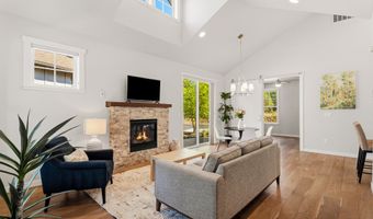19749 SW River Camp Ln, Bend, OR 97702