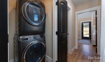 15 Eaglebear Dr, Asheville, NC 28806