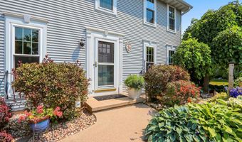 N254 MEADOWBREEZE Court, Appleton, WI 54915